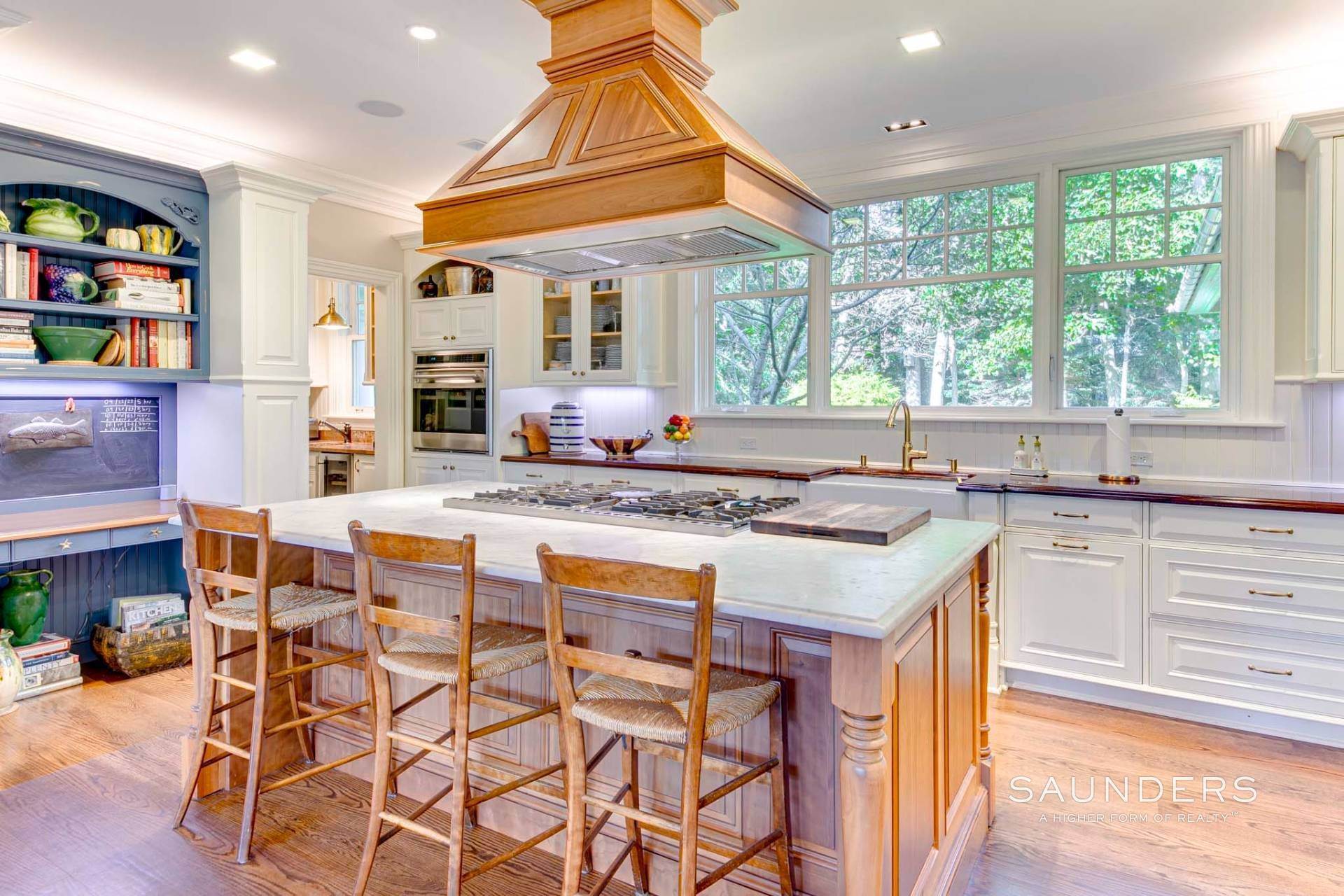 16. Single Family Homes for Sale at Gorgeous Georgica Estate One Mile To Beach 239 Cove Hollow Road, East Hampton Village, East Hampton, NY 11937