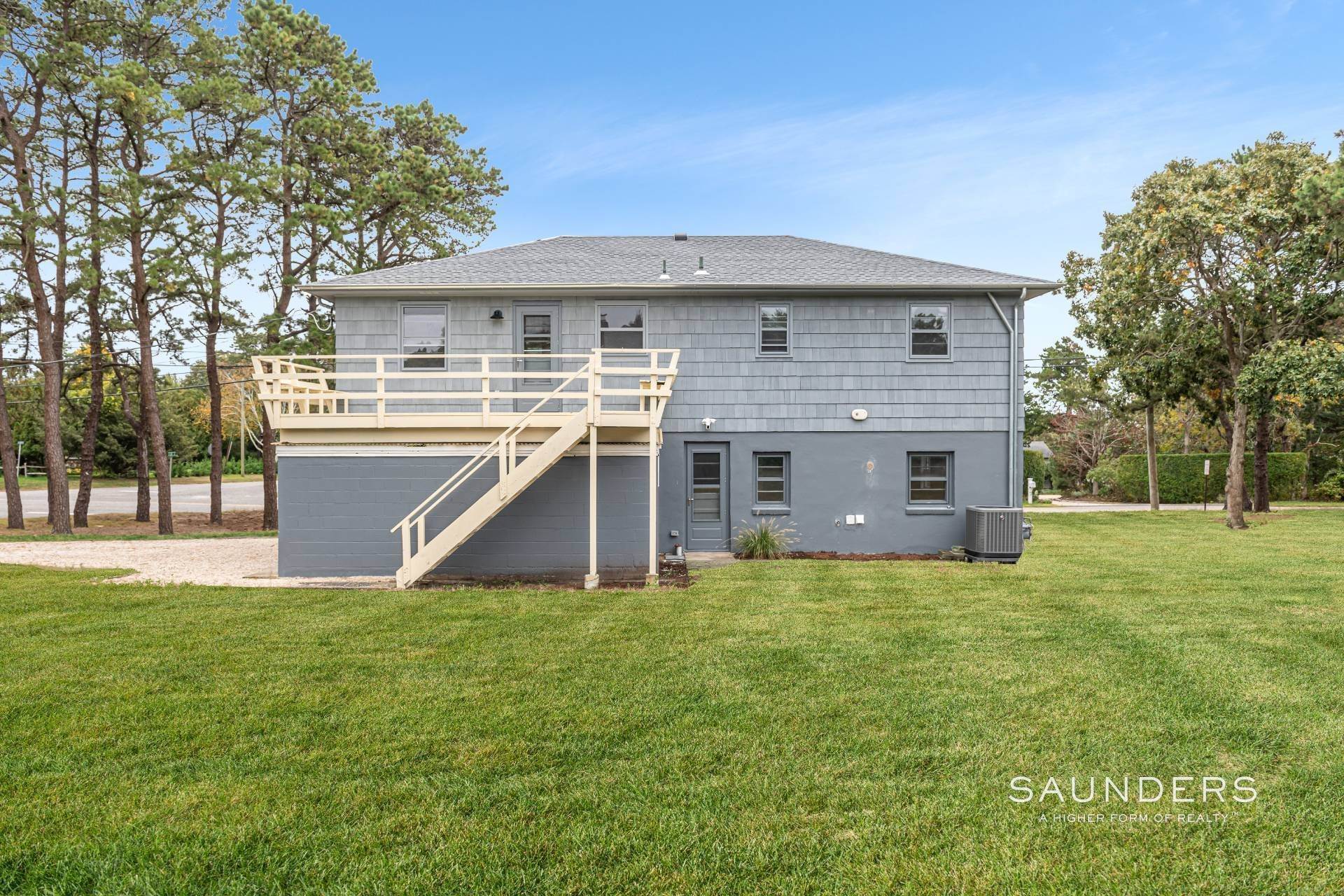 15. Single Family Homes for Sale at Southampton, Close To Village 91 Middle Pond Road, Shinnecock Hills, Southampton, NY 11968