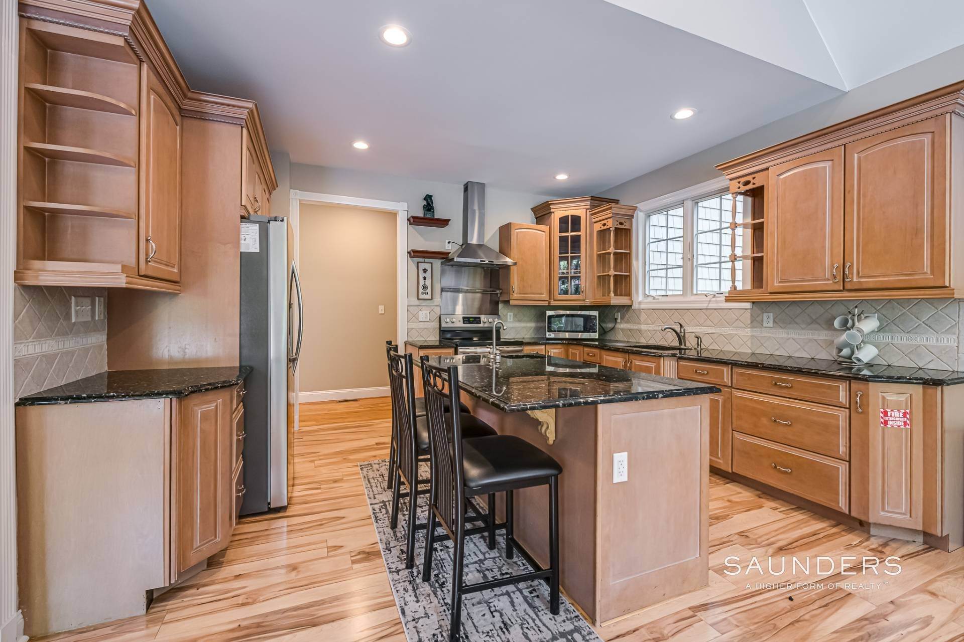 6. Single Family Homes for Sale at Pristine Custom Built Home In Southampton 43 Blackwatch Court, Southampton, NY 11968