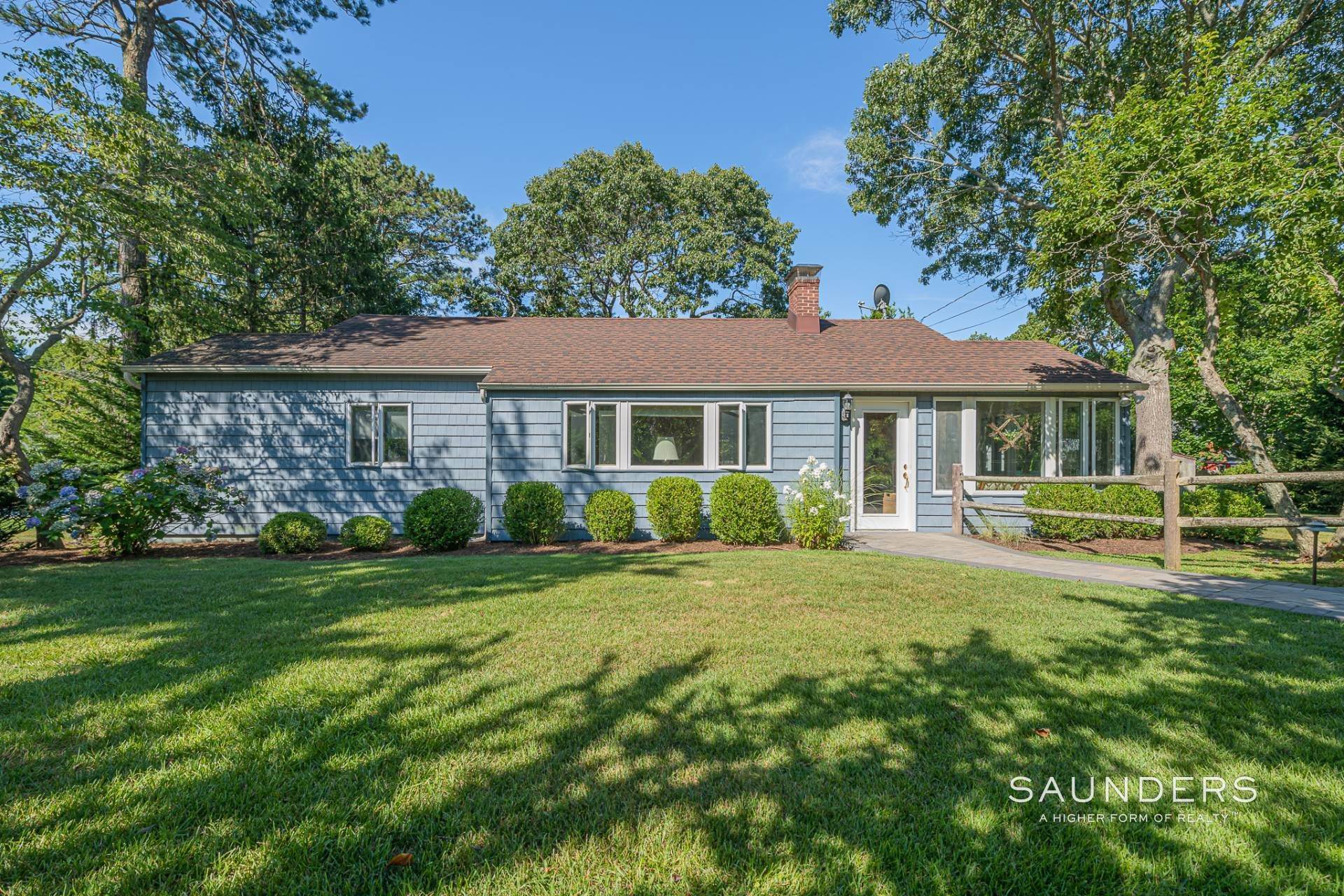 Single Family Homes for Sale at Charming Hampton Bays Cottage With Room For Pool 10 Washington Avenue, Hampton Bays, NY 11946