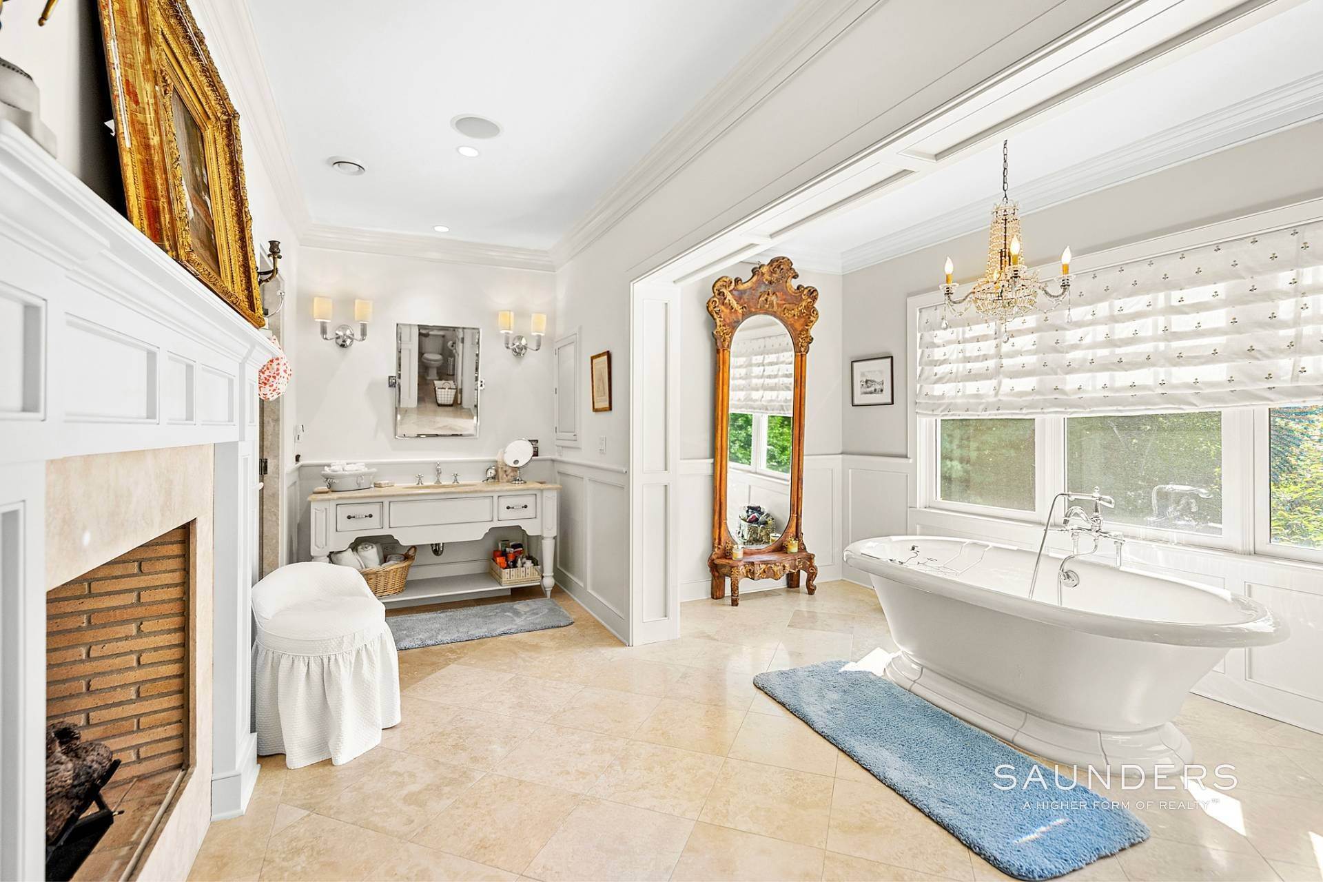 15. Single Family Homes for Sale at Spectacular Southampton Village Estate 254 South Main Street, Southampton, NY 11968