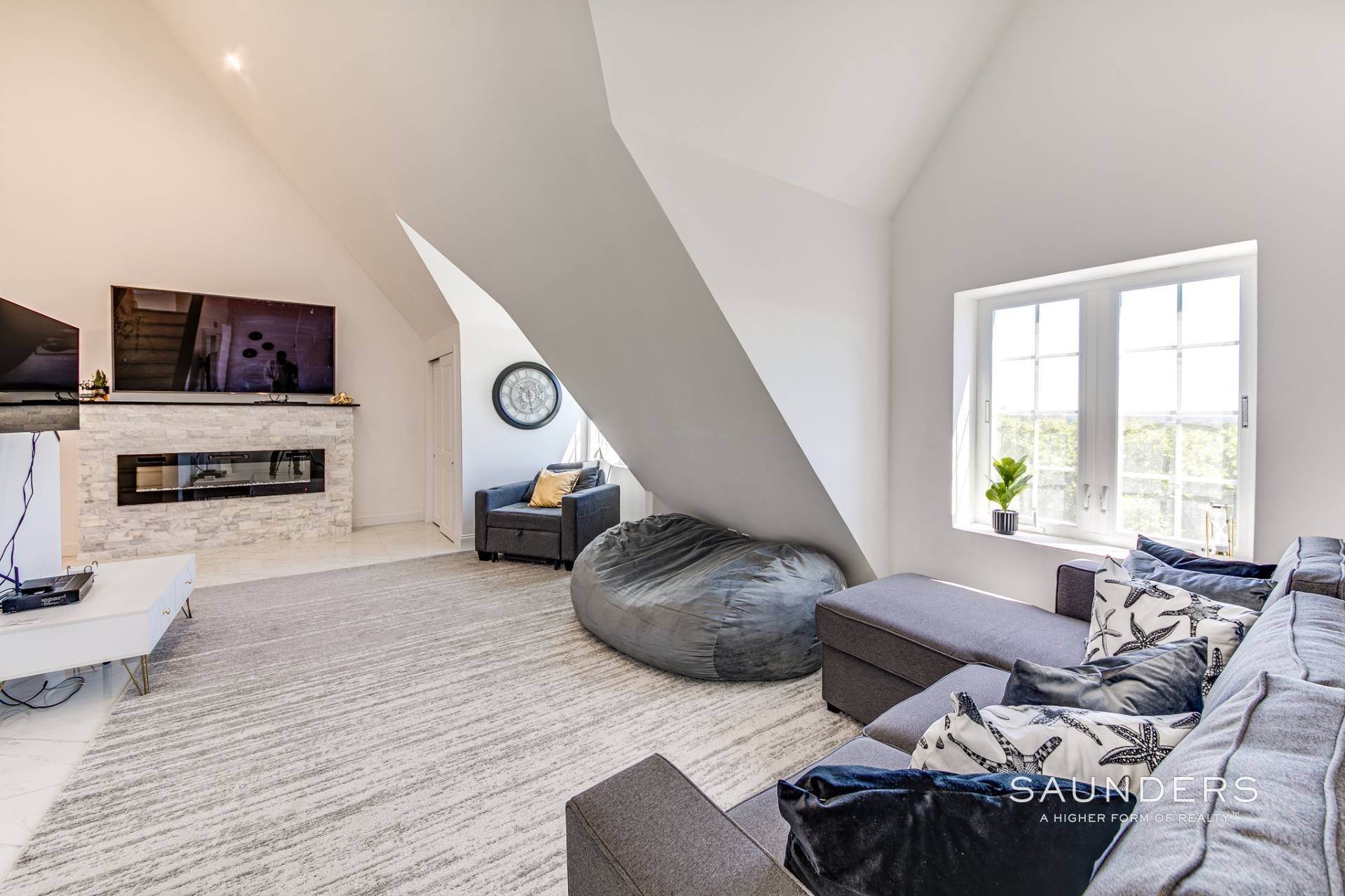 12. Condominiums for Sale at Totally Renovated Unit In Montauk Manor With Multiple Water View 236 Edgemere, #413, Montauk, NY 11954