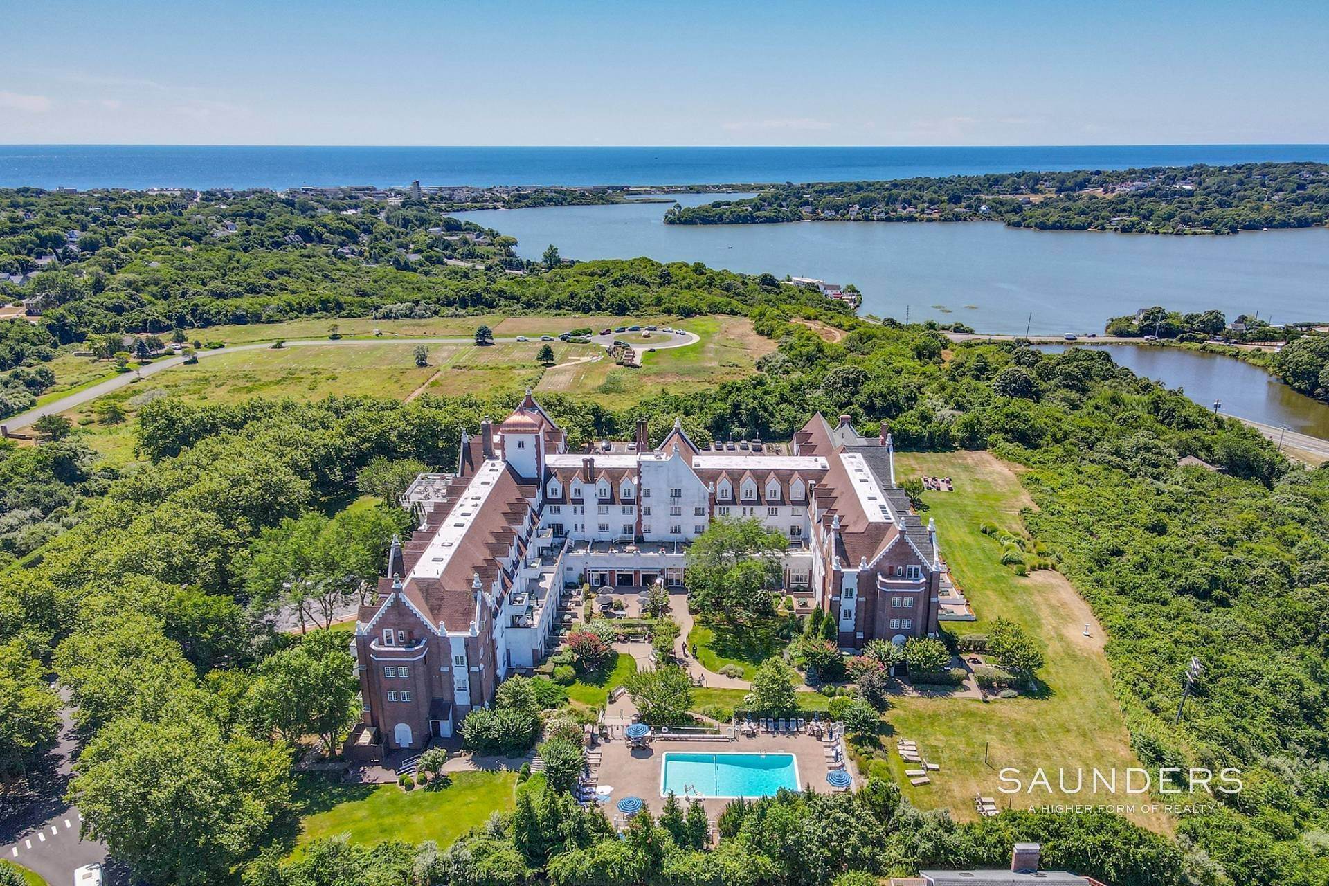 24. Condominiums for Sale at Totally Renovated Unit In Montauk Manor With Multiple Water View 236 Edgemere, #413, Montauk, NY 11954