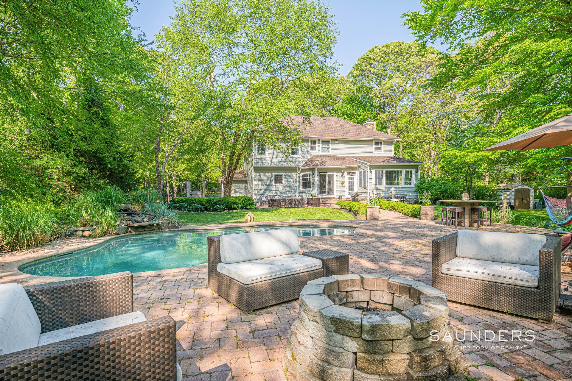 18. Single Family Homes for Sale at North Haven Traditional 40 Woodland Drive, North Haven Village, Sag Harbor, NY 11963