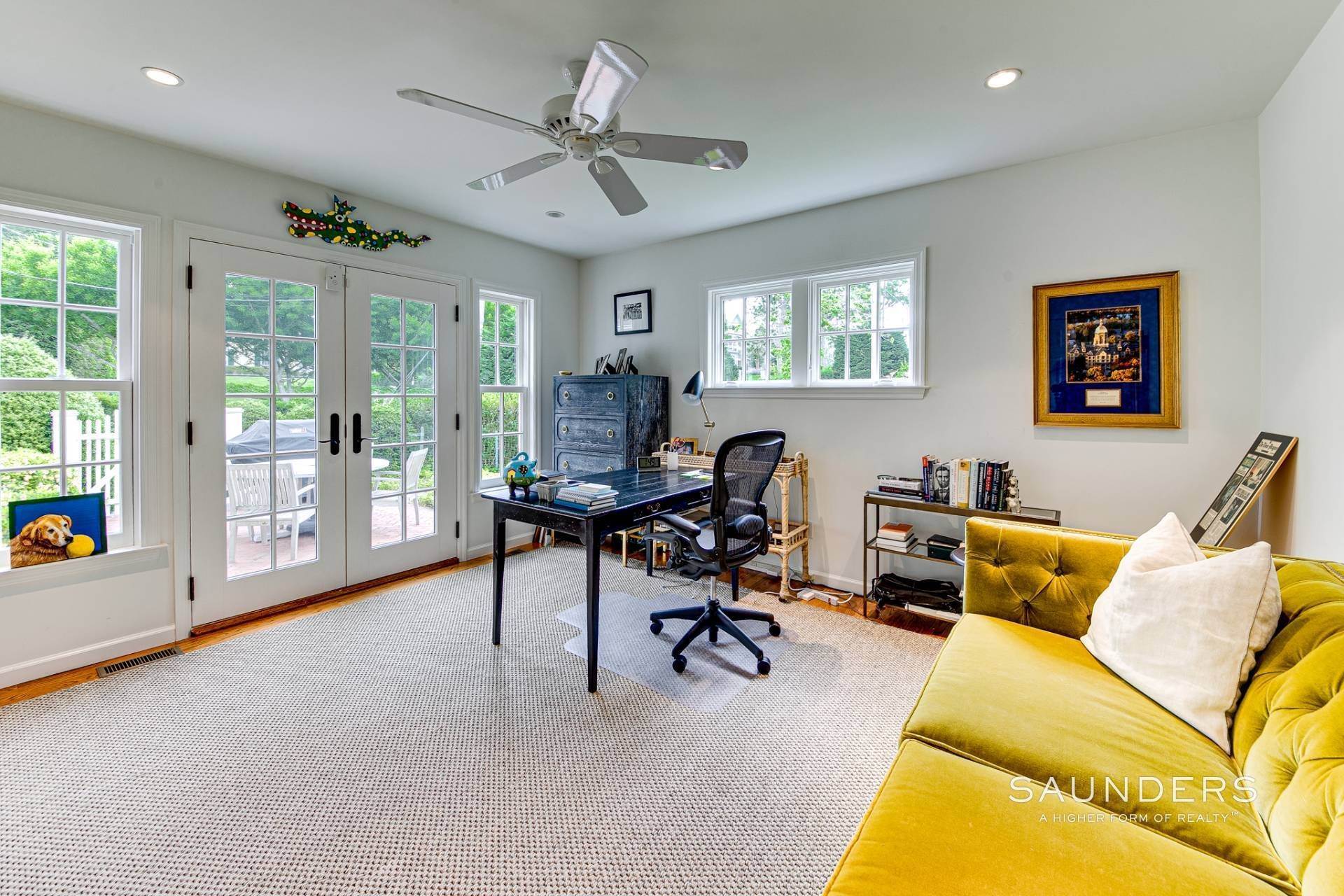 21. Single Family Homes for Sale at Mint Condition By East Hampton Village 19 Greenway Drive, East Hampton North, East Hampton, NY 11937
