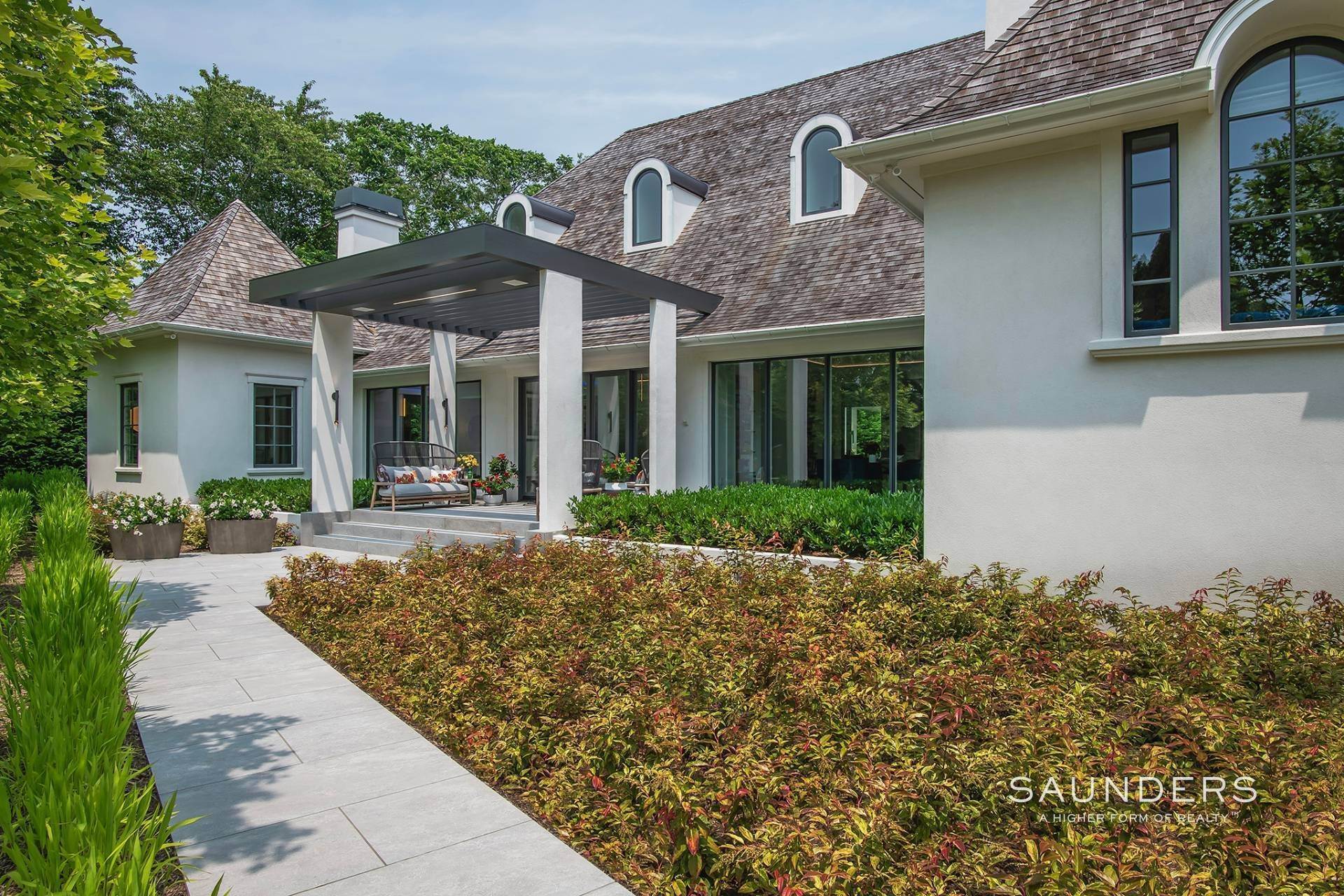 44. Single Family Homes for Sale at The Estate At 67 Hither Lane - Move-In Ready East Hampton Village, East Hampton, NY 11937
