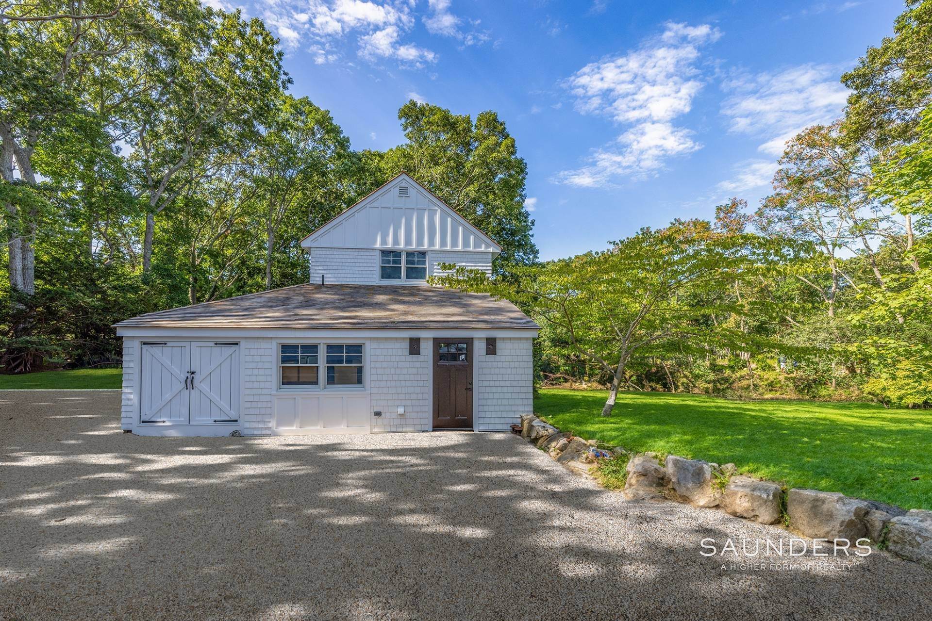 3. Single Family Homes for Sale at Renovated Farmhouse-Style With Pool, Close To All 279 Stephen Hands Path, East Hampton North, East Hampton, NY 11937