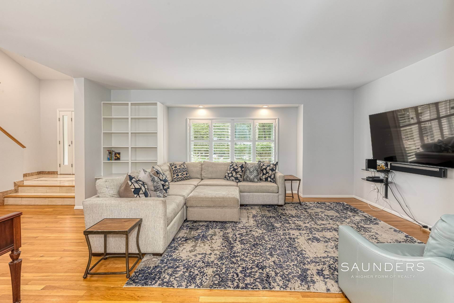 12. Single Family Homes for Sale at Shelter Island Contemporary With Pool 17 Crescent Way, Shelter Island, NY 11964