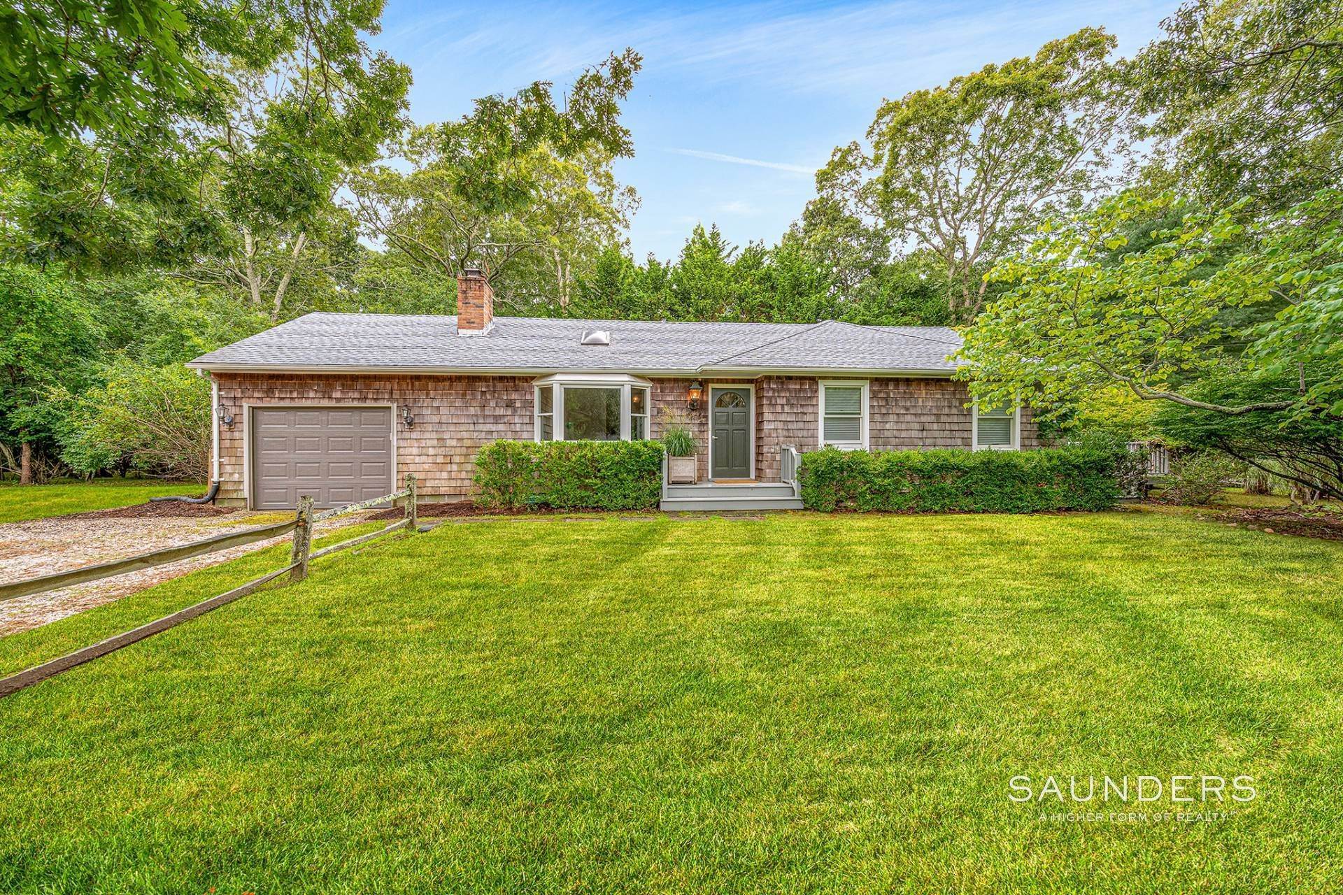 Single Family Homes for Sale at East Hampton Cottage 26 Woodbine Drive, Springs, East Hampton, NY 11937